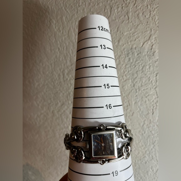 GUCCI “SIGNORINA” 116.3 STAINLESS STEEL BLUE MOTHER OF PEARL. Ladies watch. - Picture 13 of 16